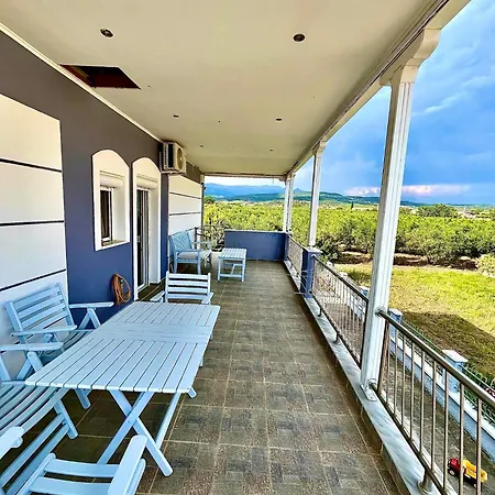 Blue House Holiday home Kariani